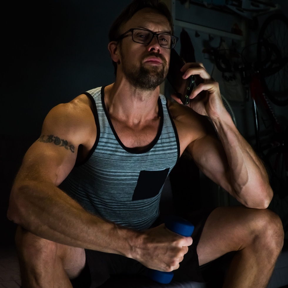 To Lose Fat, Get Off The Phone And Use Better Form